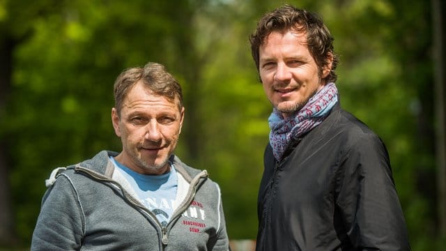 Richy Müller als Thorsten Lannert (l) und Felix Klare als Sebastian Bootz bei Dreharbeiten zum "Tatort Stuttgart".