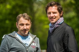 Richy Müller als Thorsten Lannert (l) und Felix Klare als Sebastian Bootz bei Dreharbeiten zum "Tatort Stuttgart".