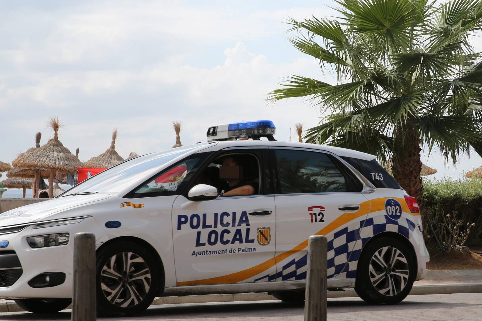 Polizei auf Mallorca (Archivbild): Stiefvater vergewaltigt zehnjährige Stieftochter.