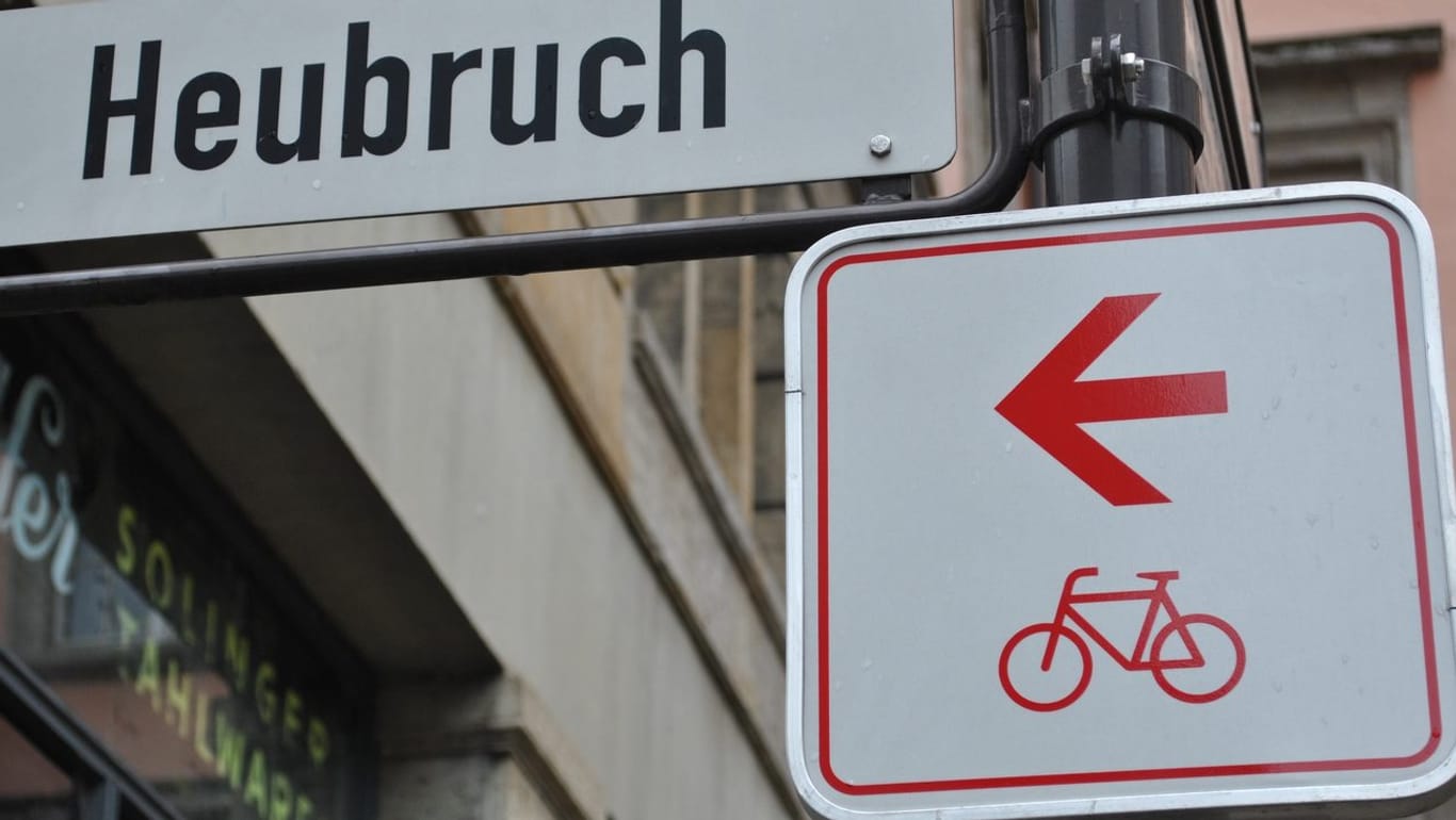 Ein Hinweis auf einen Fahrrad-Weg beim Heubruch in Wuppertal: Dieses Jahr brachen die Teilnehmer des Stadtradelns einen Rekord.