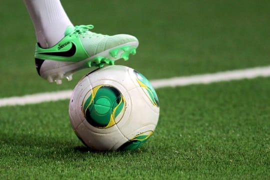 Nach DFB-Angaben gibt es in Deutschland rund 6000 Kunstrasenplätze.