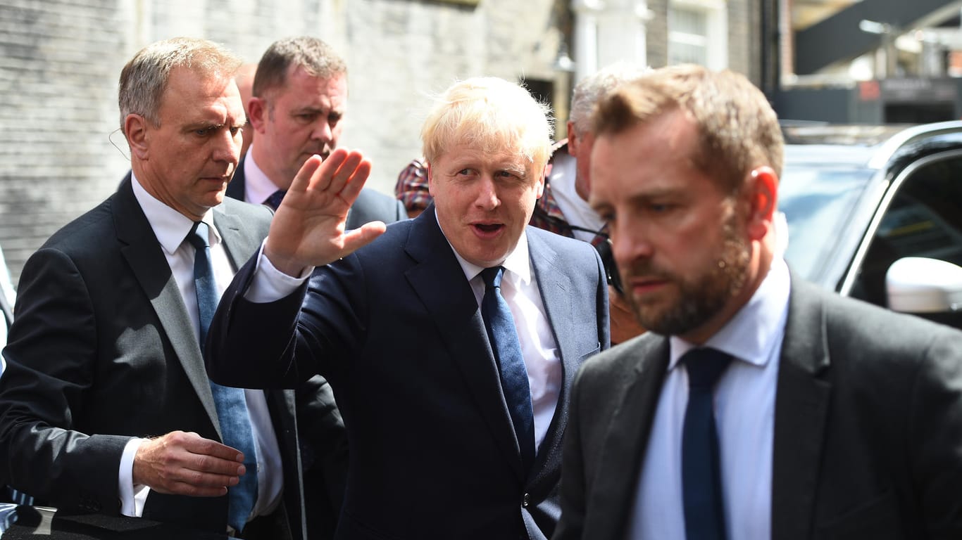 Fast am Ziel: Boris Johnson verlässt sein Büro in Westminster.