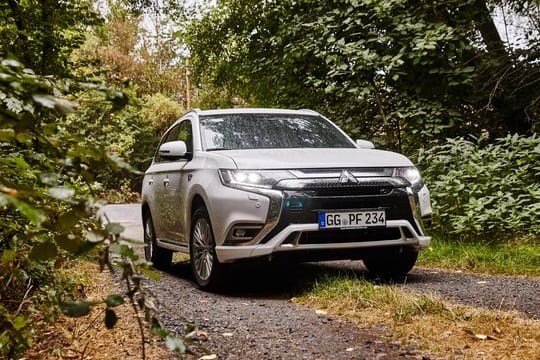 Auf bewährten Pfaden: Auch im siebten Jahr nach seinem Debüt rollt Mitsubishi den Outlander zu den Kunden.