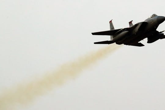 Ein südkoreanischer F-15K-Jet hebt von einer Militärbasis ab (Archiv).