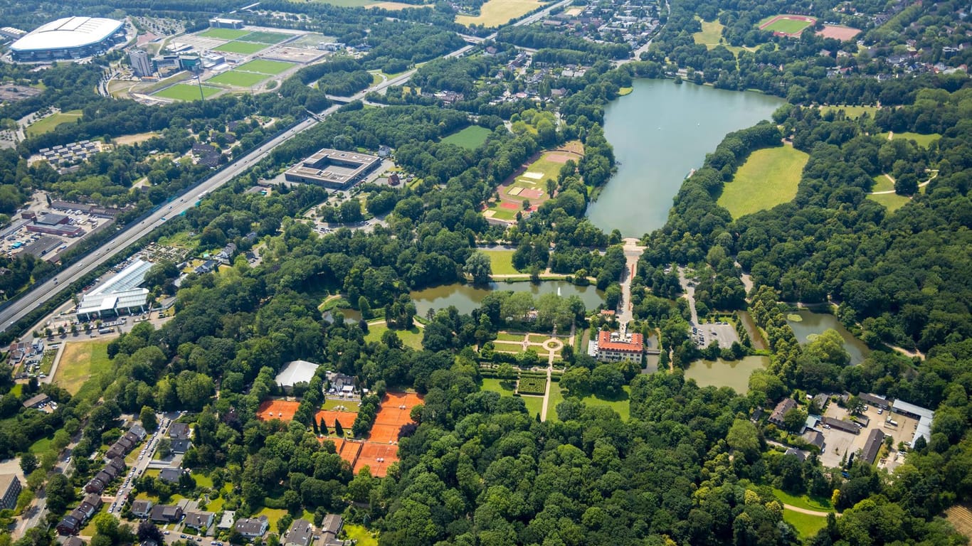 Luftbild vom Berger See: Der See ist ein beliebtes Ziel für Spaziergänger.
