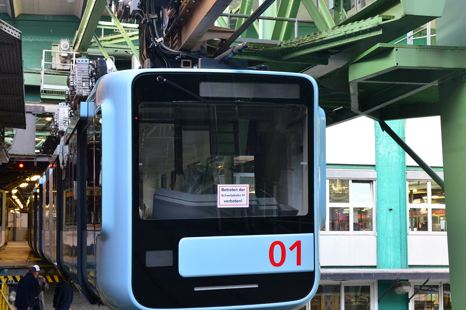 Ein Wagen der neuen Schwebebahn: Offiziell darf ab dem 1. August der Betrieb wieder aufgenommen werden.