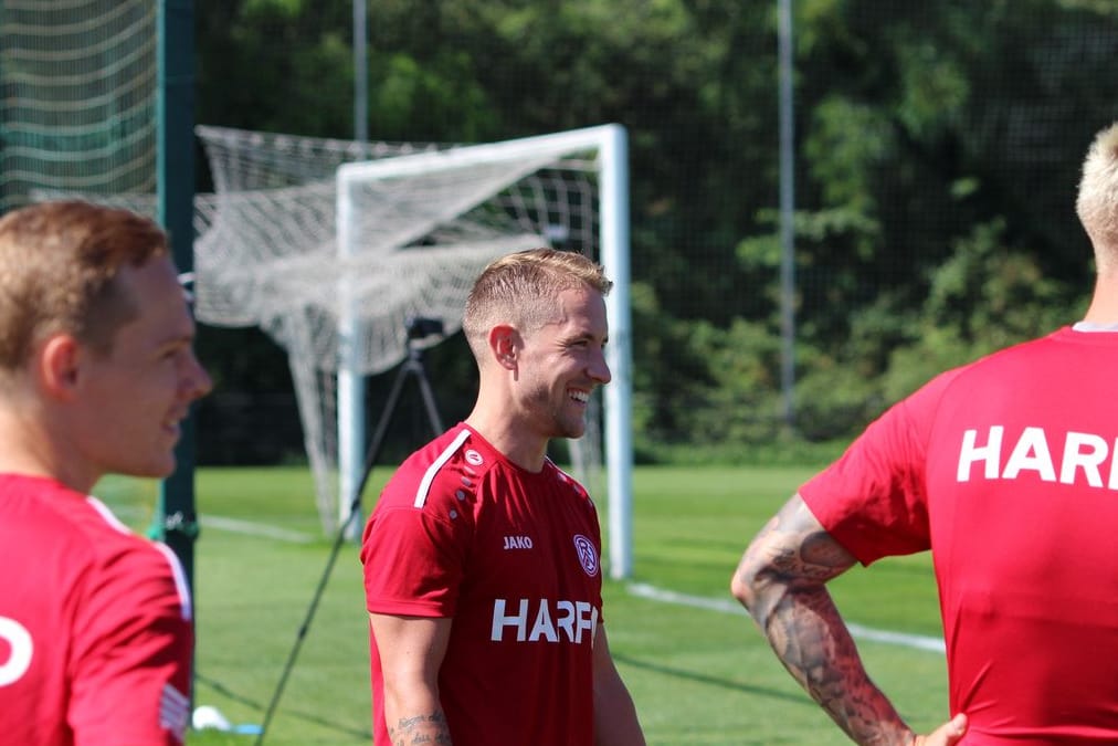 Lewis Holtby beim Training: Der Ex-HSV-Star hat sich beim RWE dret Wochen lang fit gehalten.