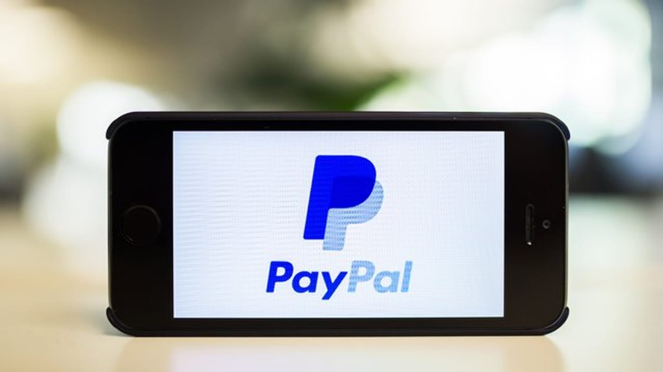 Laut einer Umfrage wird der Bezahldienst Paypal von Deutschen häufiger genutzt als die Girocard.