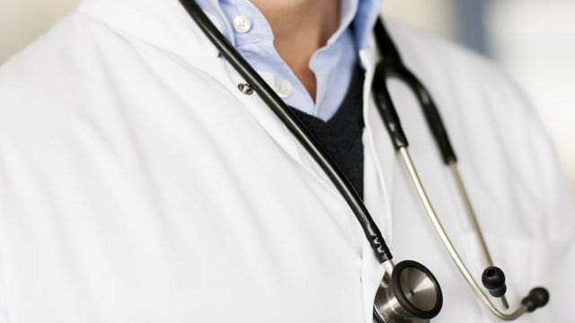 Ein Facharzt in Österreich soll über Jahre hinweg viele männliche Patienten sexuell missbraucht haben. Ein Facharzt in Österreich soll über Jahre hinweg viele männliche Patienten sexuell missbraucht haben.