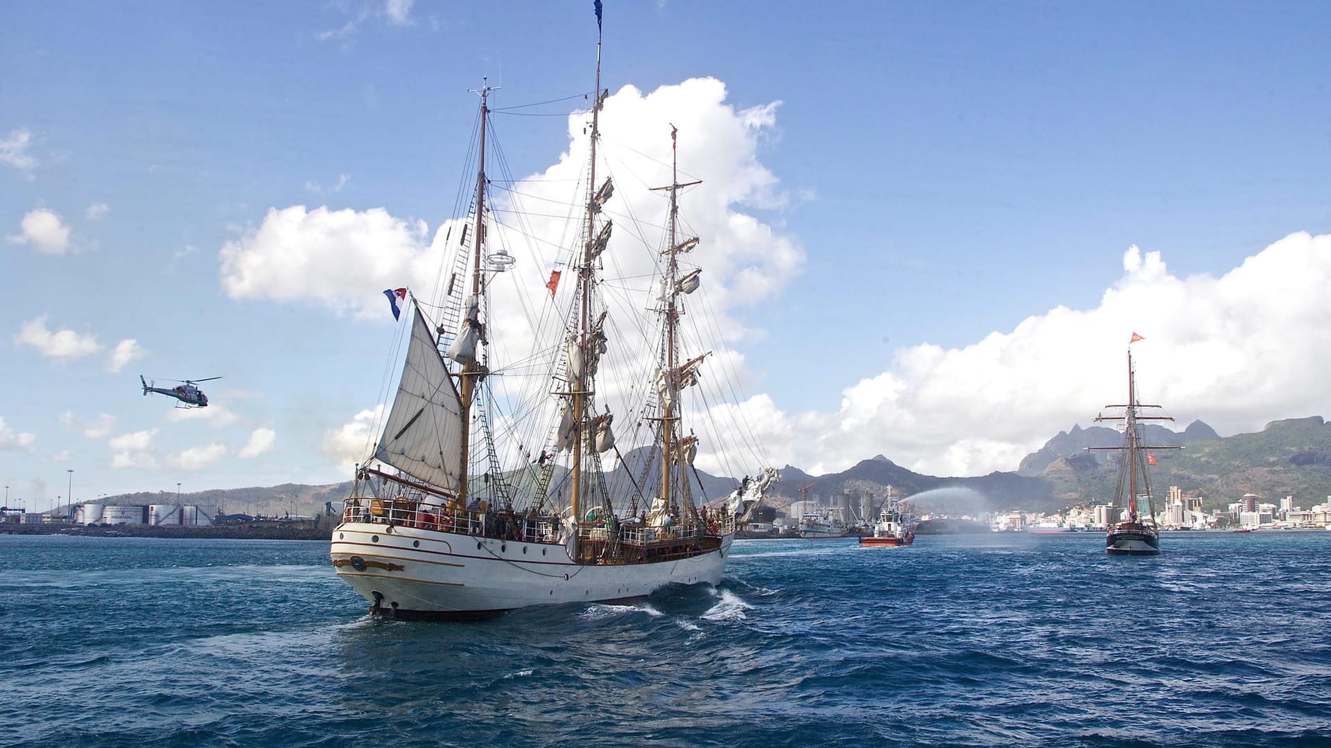 Schiff fährt in Port Louis ein: Die einstige französische Kolonie Mauritius liegt im indischen Ozean und soll als Steueroase genutzt werden.