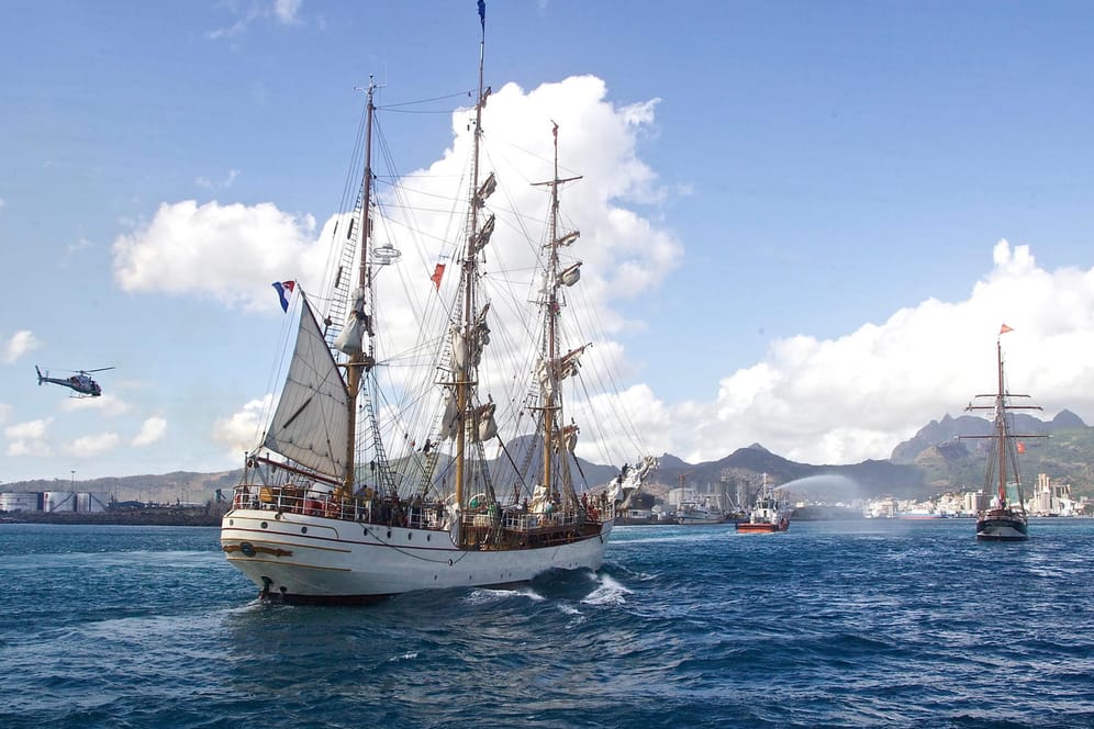 Schiff fährt in Port Louis ein: Die einstige französische Kolonie Mauritius liegt im indischen Ozean und soll als Steueroase genutzt werden.