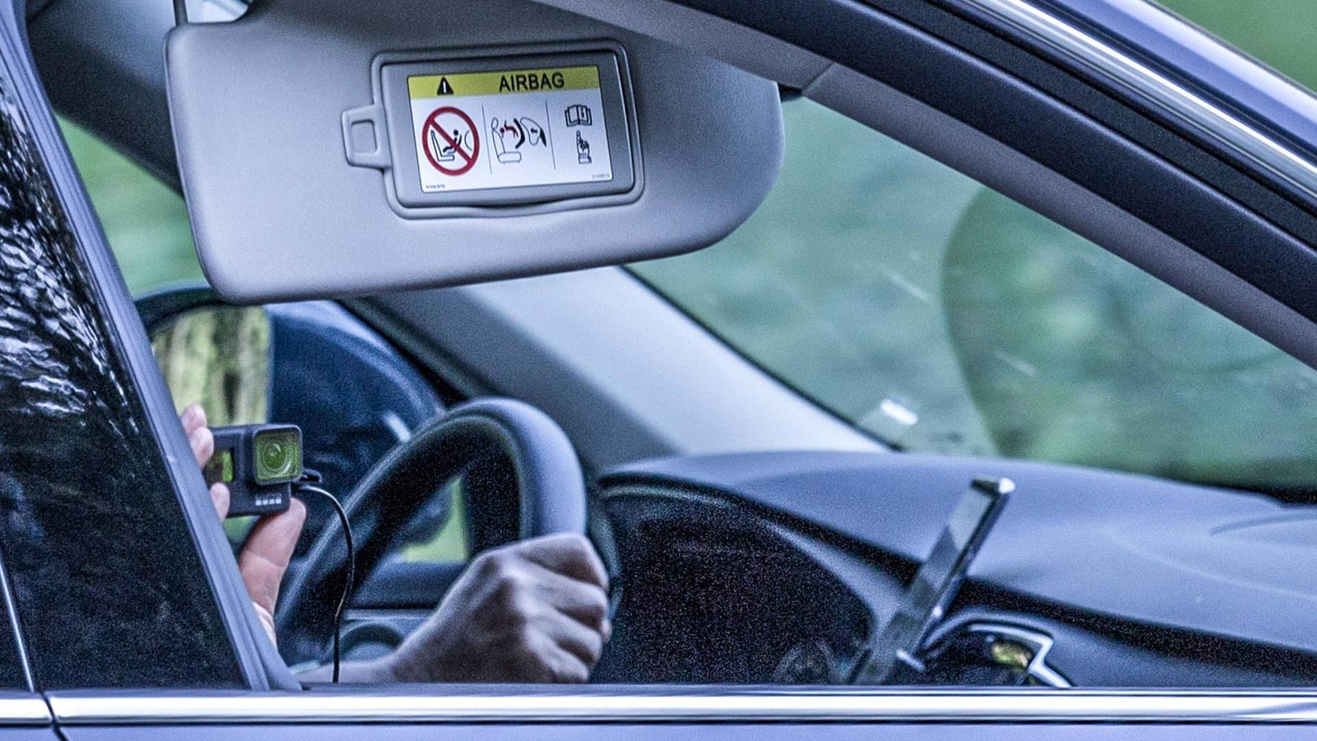 Gaffer auf der Autobahn: Auf der A5 sorgten Schaulustige am Montag für einen zwölf Kilometer langen Stau.