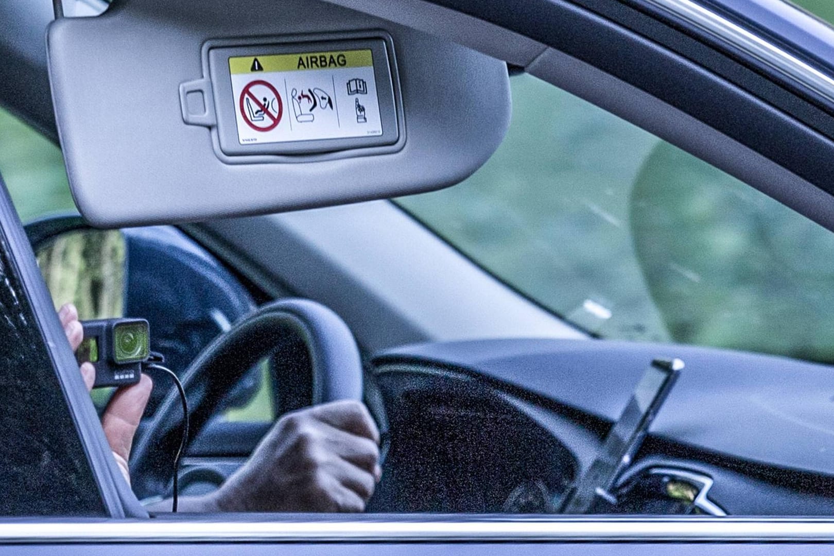 Gaffer auf der Autobahn: Auf der A5 sorgten Schaulustige am Montag für einen zwölf Kilometer langen Stau.