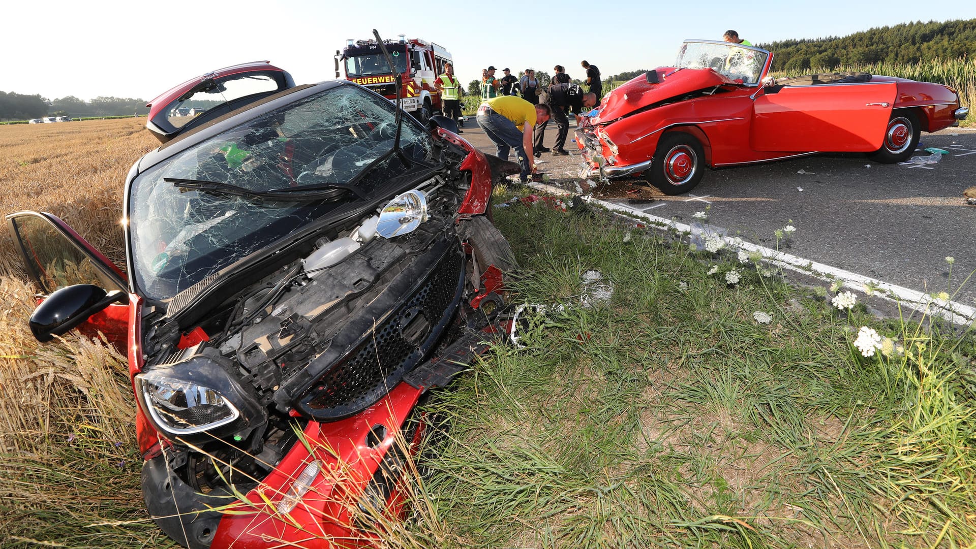 Der Unfallort bei Pfullendorf in Baden-Württemberg: Warum der Oldtimer-Fahrer die Kontrolle über sein Fahrzeug verlor, ist unklar.