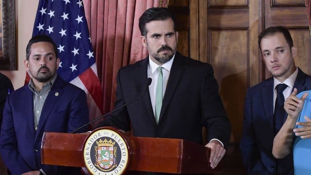 Nach den Massenprotesten wird Puerto Ricos Gouverneur Rosselló laut einem Medienbericht zurücktreten. Nach den Massenprotesten wird Puerto Ricos Gouverneur Rosselló laut einem Medienbericht zurücktreten.