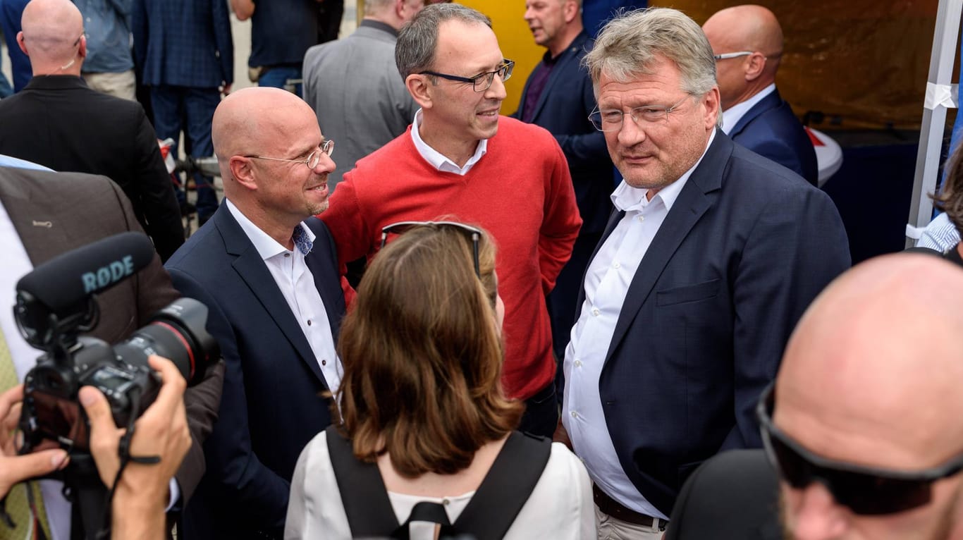 Sachsens AfD-Spitzenkandidat Jörg Urban beim Wahlkampfauftakt mit Andreas Kalbitz und Jörg Meuthen: Die AfD Sachsen ist in Karlsruhe mit ihrer Verfassungsbeschwerde gescheitert.