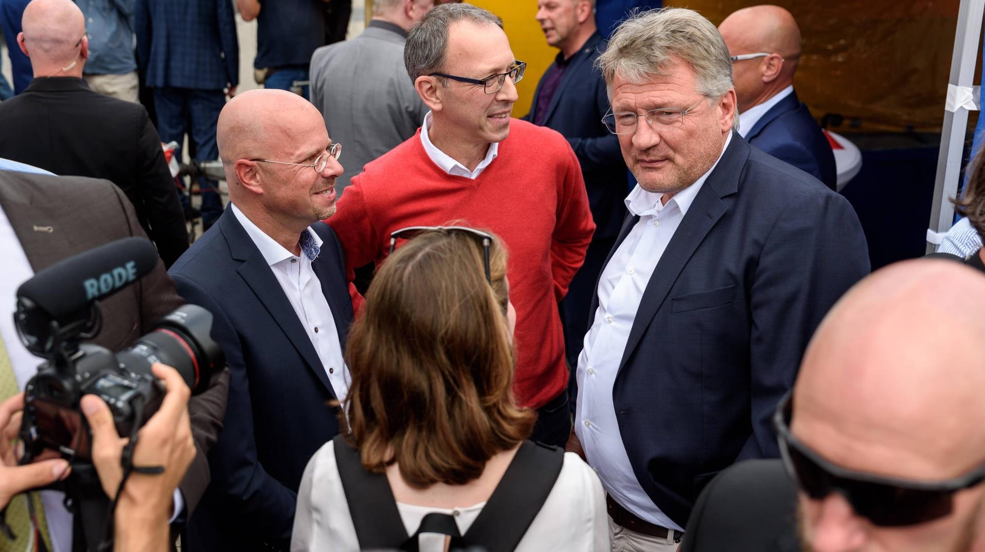 Sachsens AfD-Spitzenkandidat Jörg Urban beim Wahlkampfauftakt mit Andreas Kalbitz und Jörg Meuthen: Die AfD Sachsen ist in Karlsruhe mit ihrer Verfassungsbeschwerde gescheitert. Sachsens AfD-Spitzenkandidat Jörg Urban beim Wahlkampfauftakt mit Andreas Kalbitz und Jörg Meuthen: Die AfD Sachsen ist in Karlsruhe mit ihrer Verfassungsbeschwerde gescheitert.