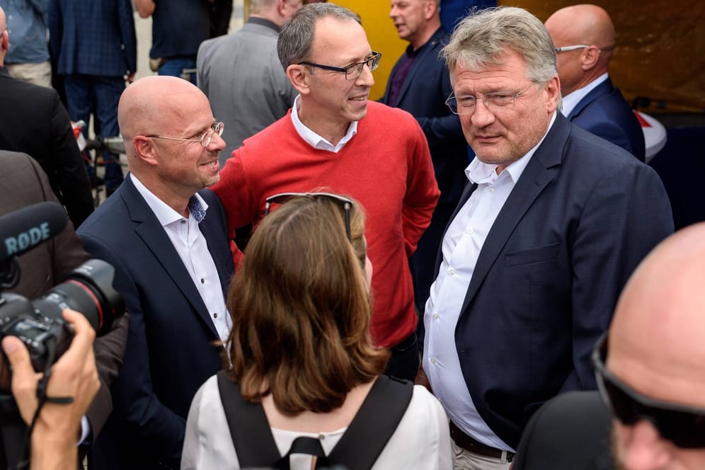 Sachsens AfD-Spitzenkandidat Jörg Urban beim Wahlkampfauftakt mit Andreas Kalbitz und Jörg Meuthen: Die AfD Sachsen ist in Karlsruhe mit ihrer Verfassungsbeschwerde gescheitert.