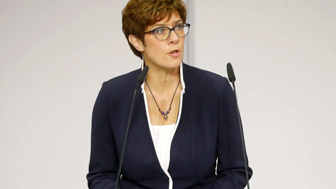 Die neue Verteidigungsministerin Annegret Kramp-Karrenbauer (CDU): Die Bundeswehr gehört "sichtbar in die Mitte der Städte und Gemeinden".