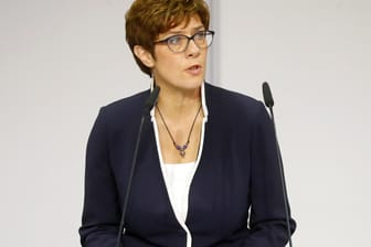 Die neue Verteidigungsministerin Annegret Kramp-Karrenbauer (CDU): Die Bundeswehr gehört "sichtbar in die Mitte der Städte und Gemeinden".