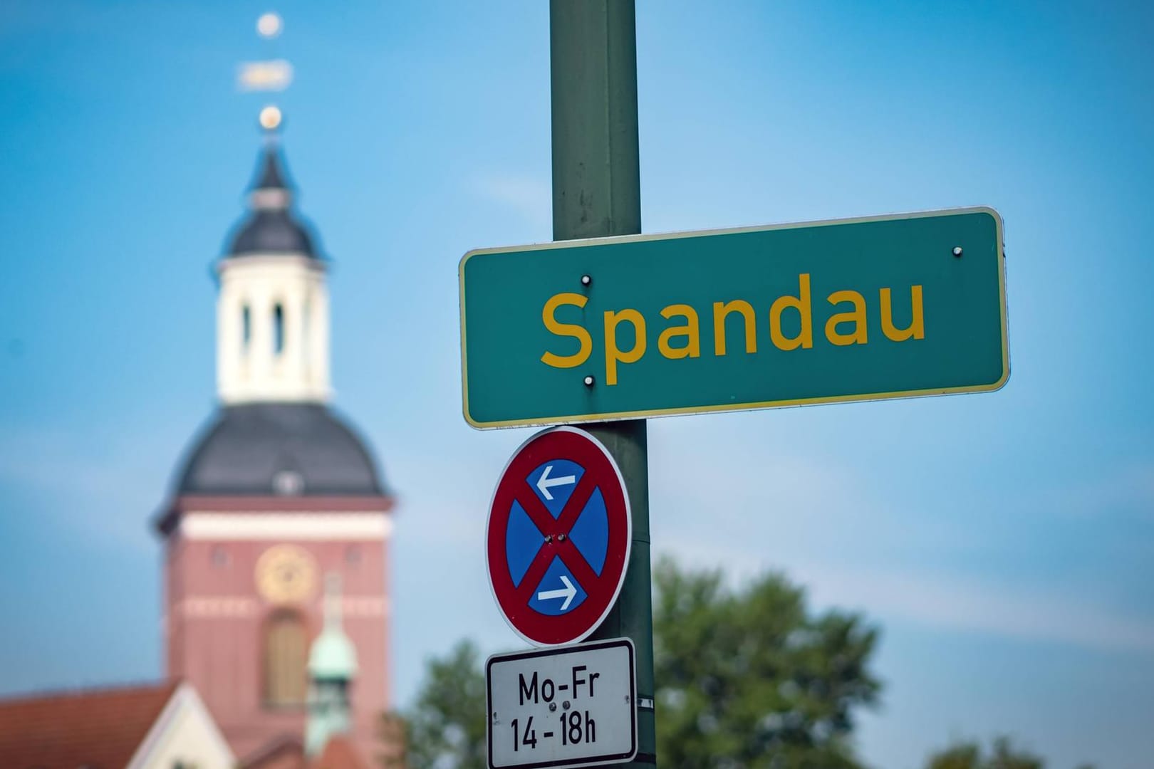 Ortsschild in Berlin-Spandau: Ein Türke ist auf offener Straße attackiert worden. (Archivbild)