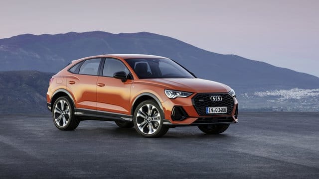 Mit coupéhafter Linie: Der Audi Q3 Sportback startet im Herbst.