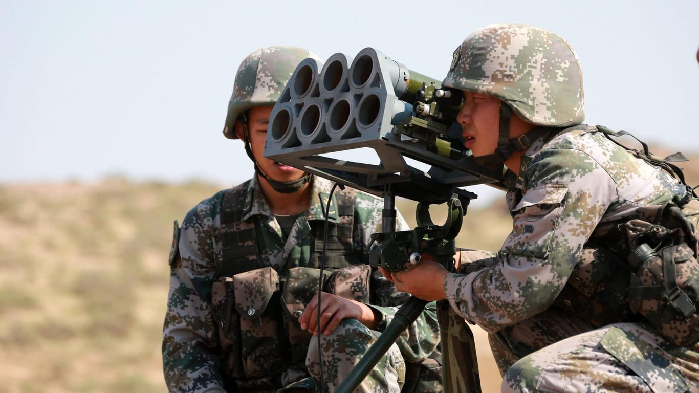 Chinesische Soldaten in der Übung: Die Volksrepublik möchte das Militär modernisieren.