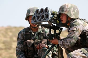 Chinesische Soldaten in der Übung: Die Volksrepublik möchte das Militär modernisieren.