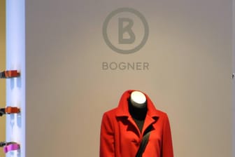 Schaufensterdekoration des Bogner-Shops in Berlin: Die Staatsanwaltschaft München ermittelt wegen Steuerhinterziehung gegen das Modeunternehmen.