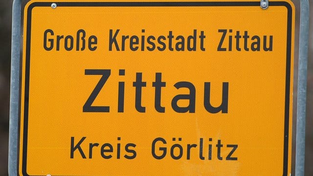 Auf die Wohnung der Linke-Kommunalpolitikerin Ramona Gehring im sächsischen Zittau ist ein Anschlag verübt worden.