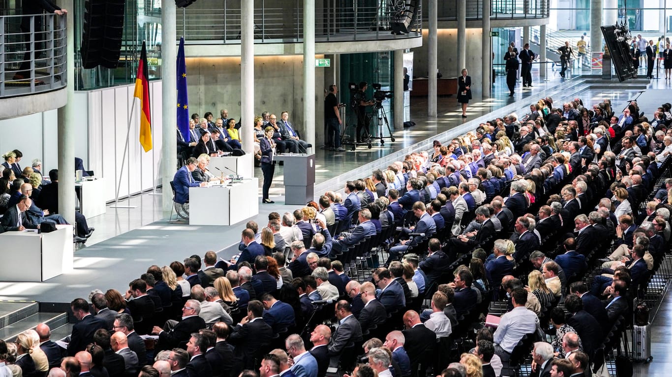 Amtseid und Aussprache fanden im Paul-Löbe-Haus statt. Der Plenarsaal des Bundestages wird momentan renoviert.