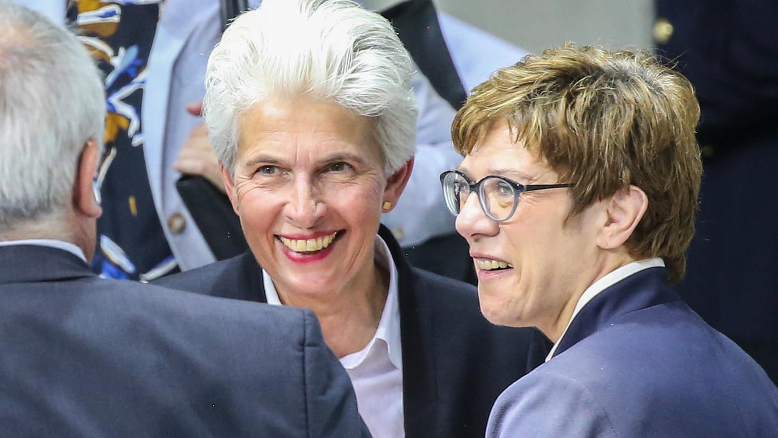 Marie-Agnes Strack-Zimmermann gratuliert Kramp-Karrenbauer: Dann geht es für die FDP-Politikerin wieder zurück in den Urlaub.