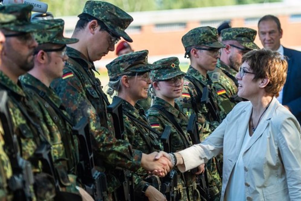 Fordert deutlich mehr Geld und eine stärkere Anerkennung für die Bundeswehr: die Verteidigungsministerin Annegret Kramp-Karrenbauer.