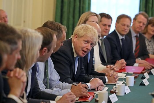Der neue Premier Boris Johnson bei seiner ersten Kabinettssitzung.