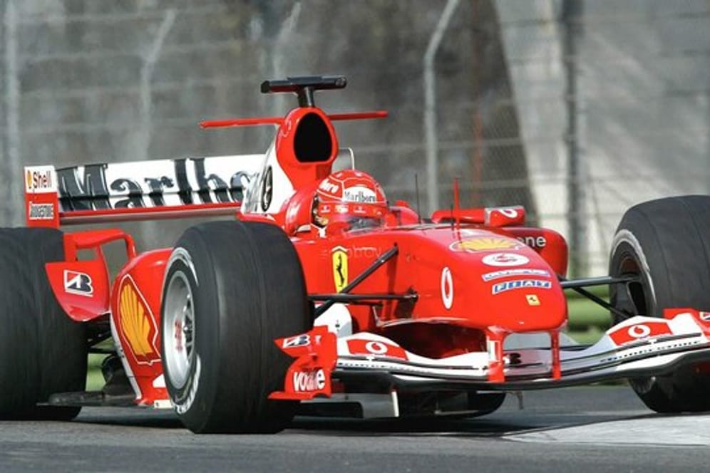 Der F2004 wird auf der Rennstrecke in Imola von Michael Schumacher getestet - der Junior wird in Hockenheim in dem Wagen fahren.