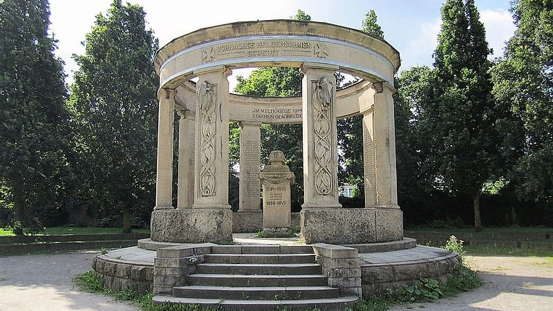 Kriegerdenkmal Hagen-Vorhalle: Rund um das Denkmal gibt es einen tollen Park.