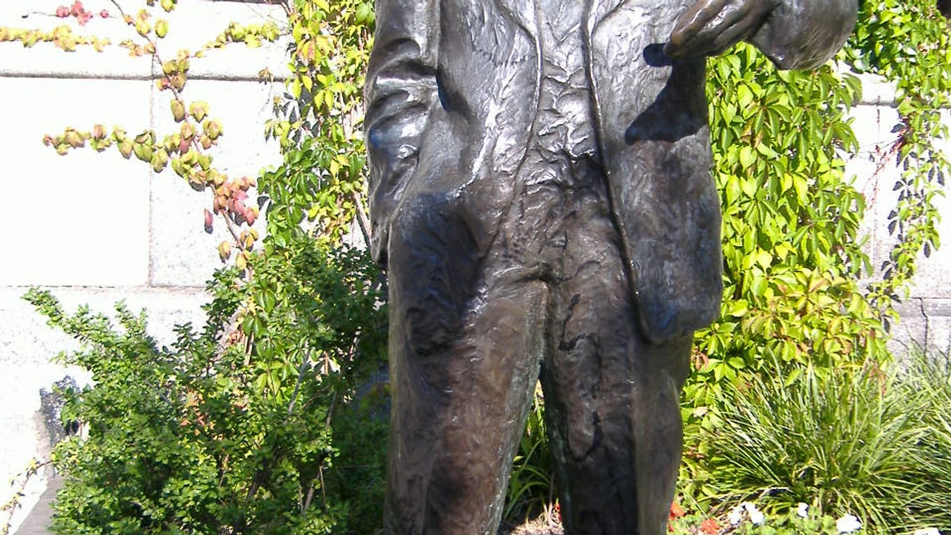 Fritz-Steinhoff-Statue: Der gleichnamige Park befindet sich in Hagen-Emst.