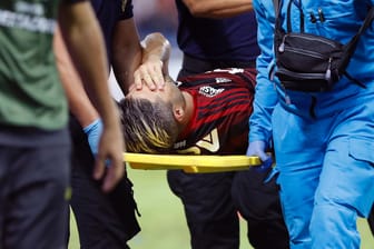 Schwer verletzt auf der Trage: Diego.