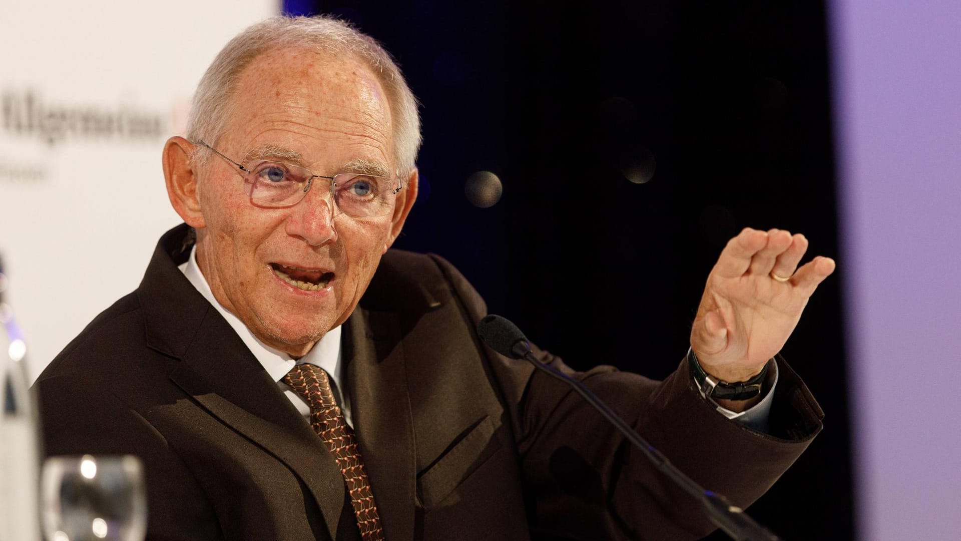 Wolfgang Schäuble: Der Präsident des Deutschen Bundestags richtet Worte gegen die AfD. Wolfgang Schäuble: Der Präsident des Deutschen Bundestags richtet Worte gegen die AfD.