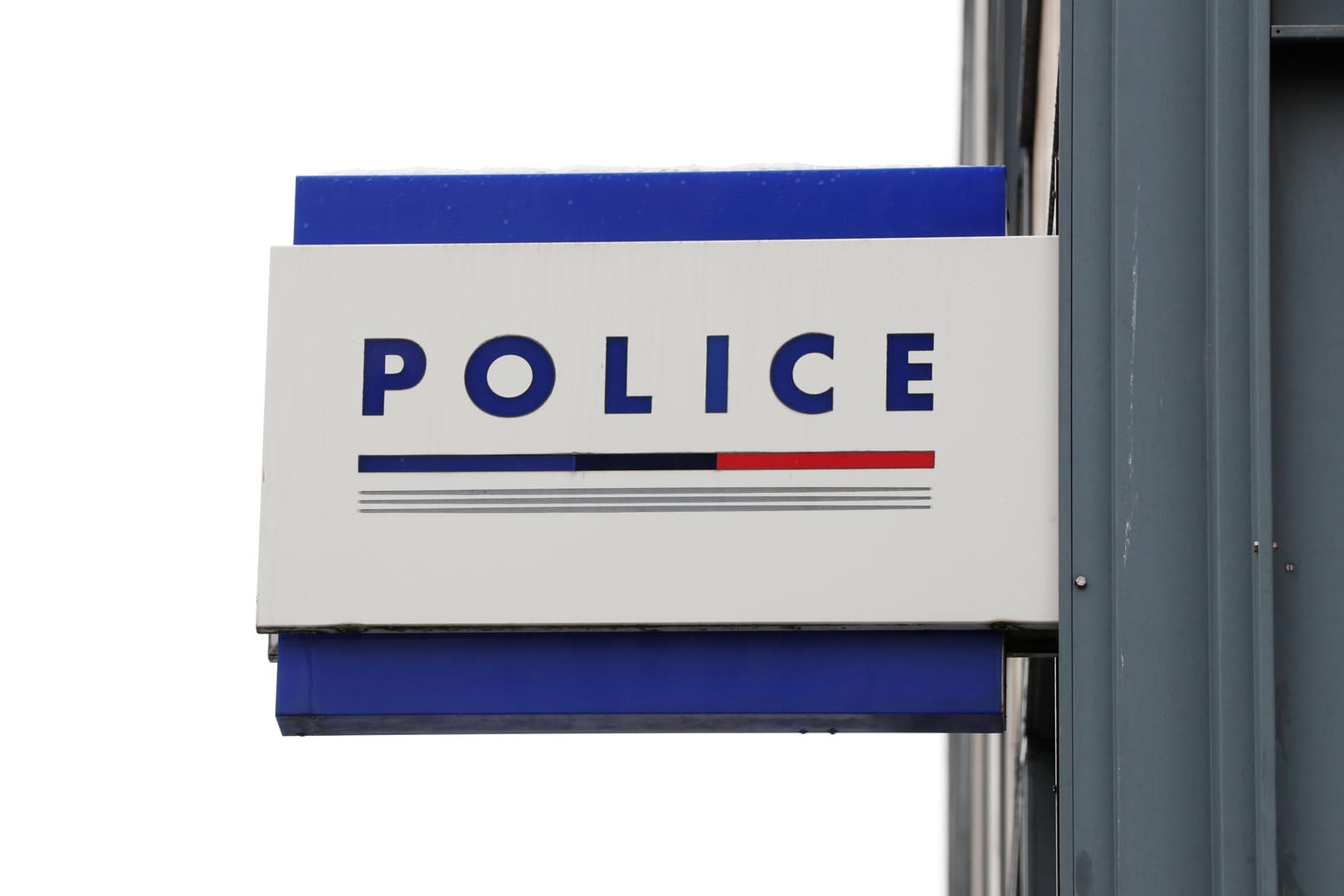Französische Polizeidienststelle: Die Leiche eines Rentners gibt den Ermittlern Rätsel auf. (Symbolbild)