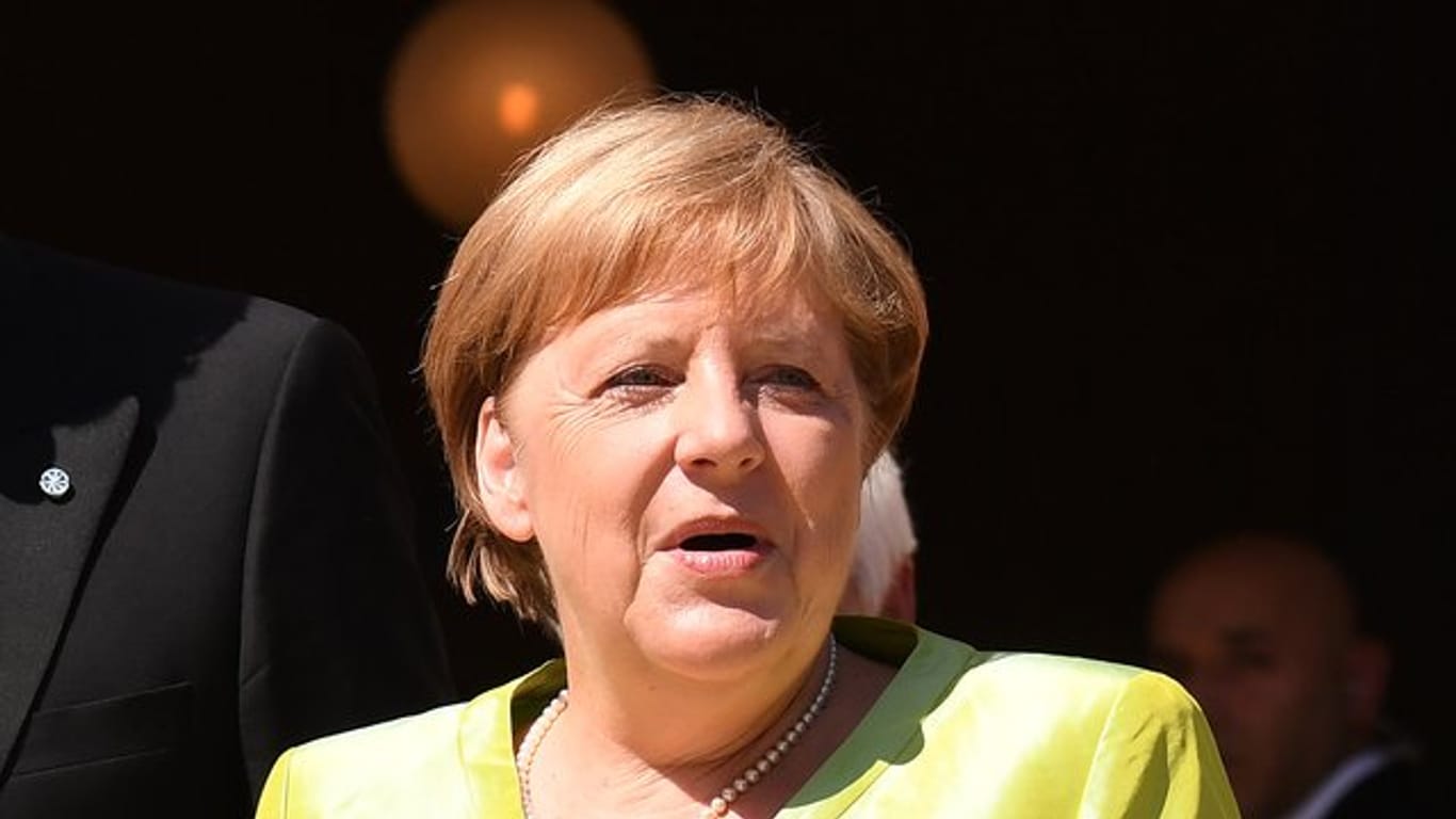Bundeskanzlerin Angela Merkel startet ihren Urlaub in Bayreuth.