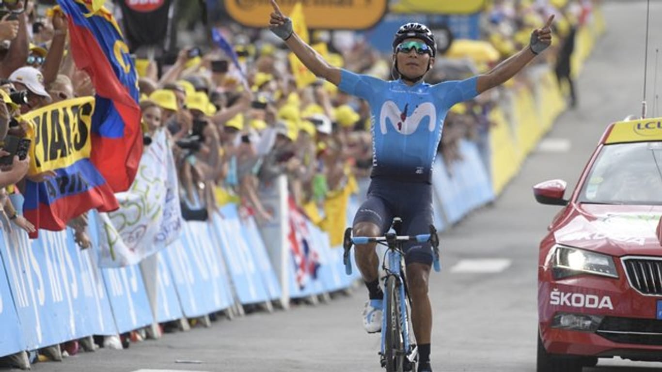 Nairo Quintana feiert seinen Ausreißersieg in Valloire.