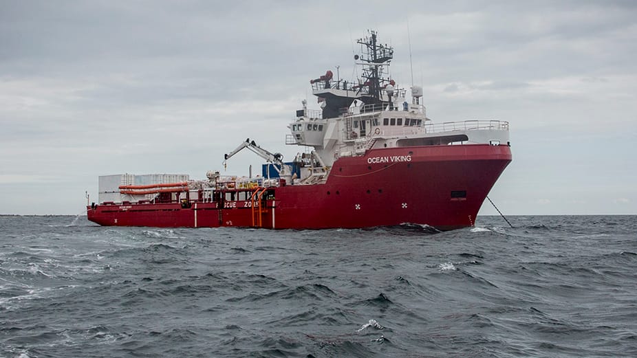 Das Rettungsschiff "Ocean Viking" der Hilfsorganisation "SOS Mediterranee": Italien will seinen umstrittenen Kurs gegenüber privaten Seenotrettern verschärfen.