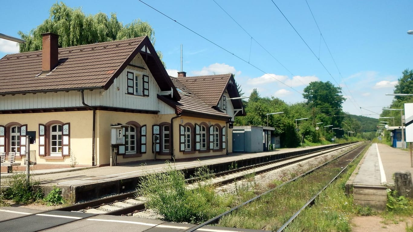 Bahnhof Pfinztal: Pfinztal liegt im Landkreis Karlsruhe.