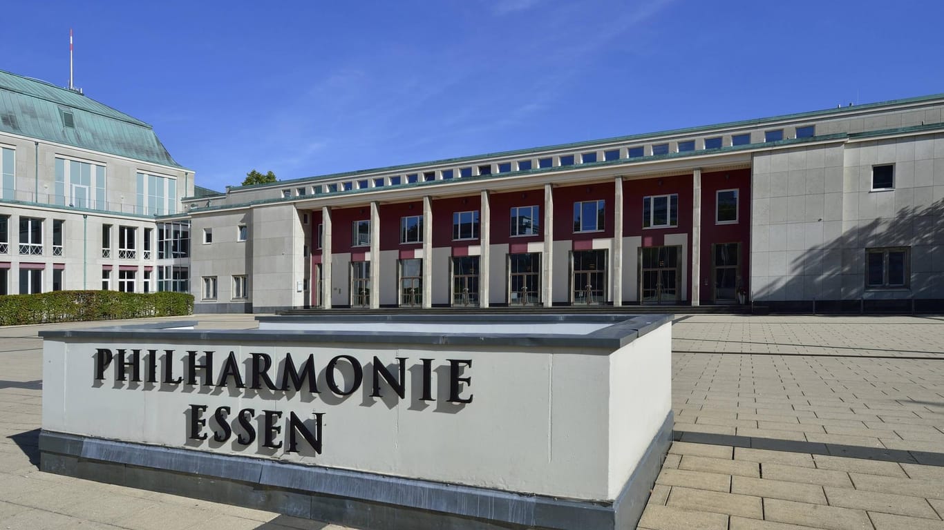 Die Philharmonie Essen befindet sich in zentraler Innenstadtlage am Rand des Stadtgartens und nahe dem Aalto-Theater.