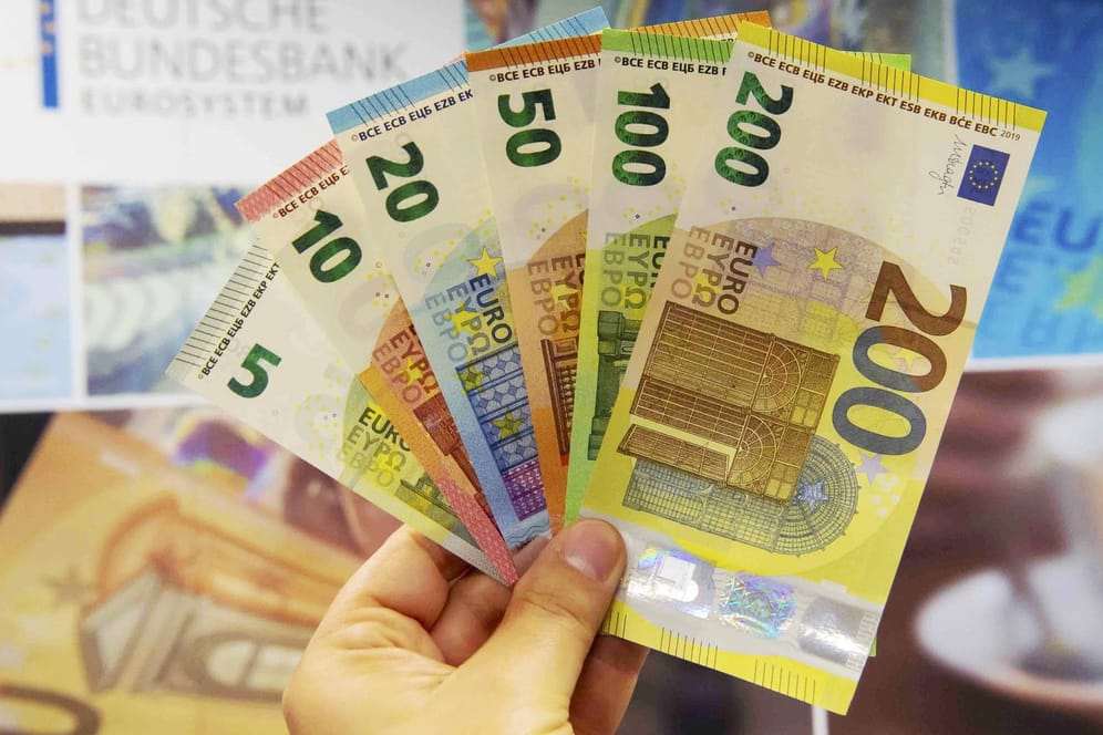 Die Banknoten der Europa-Serie: Die Sicherheitsmerkmale auf den Banknoten werden regelmäßig verändert und verbessert, um Geldfälschungen zu verhindern.