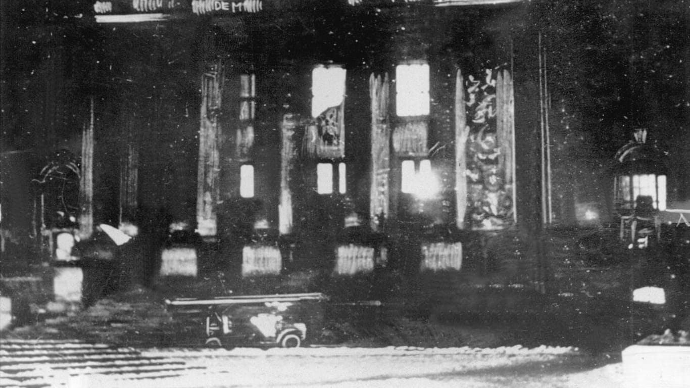 Der brennende Reichstag in der Nacht des 27. Februar 1933: Laut dem Dokument aus den Archiven des Amtsgerichts Hannover war die SA an dem Feuer beteiligt.