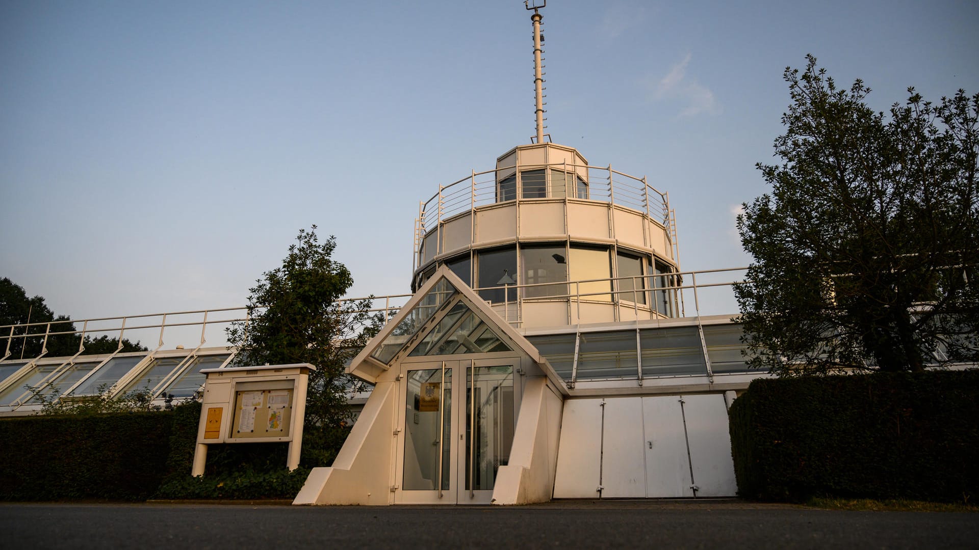 Wetterwarte in Linden: Die großen Gebäude werden durch Automatisierung nicht mehr gebraucht, die Messstation wird umziehen. Den Plan gibt es bereits seit Jahren.