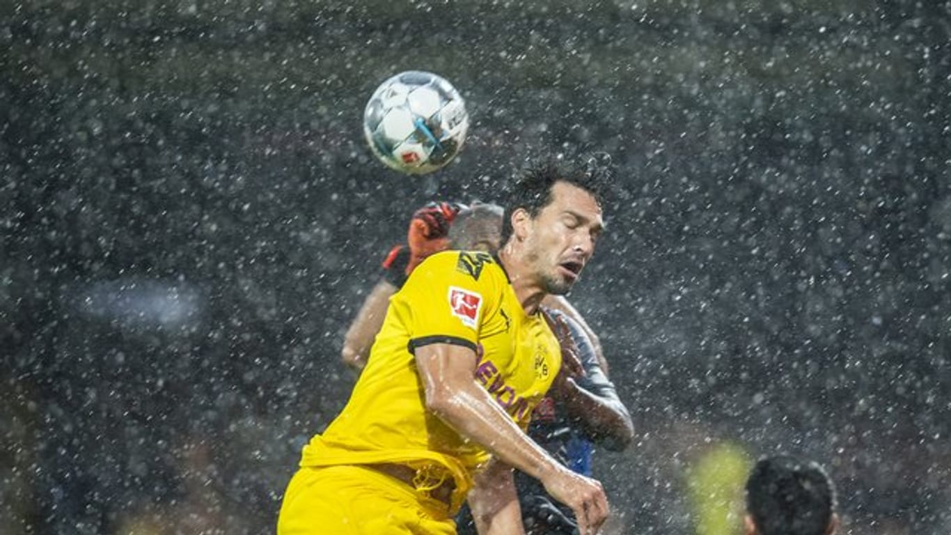 Wegen sintflutartiger Regenfälle wurde das Testspiel zwischen Borussia Dortmund und Udinese Calcio abgebrochen.
