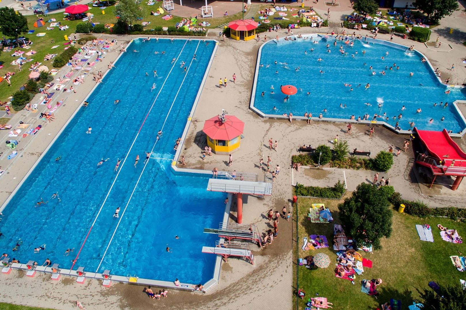 Das Freibad in Düsseldorf: Das Bad wurde bereits im Juni zwei mal geräumt.